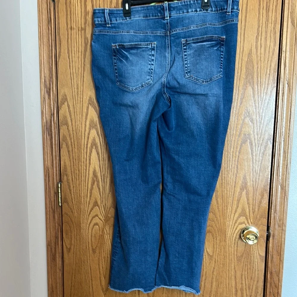 Stylish Indigo Women's Straight Leg Jeans - Picture 2 of 2